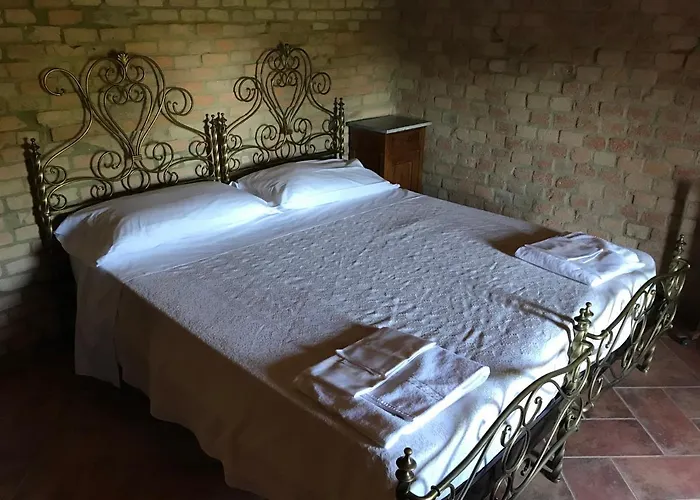 Agriturismo La Collina Del Sole Alloggio per agriturismo Varano Marchesi