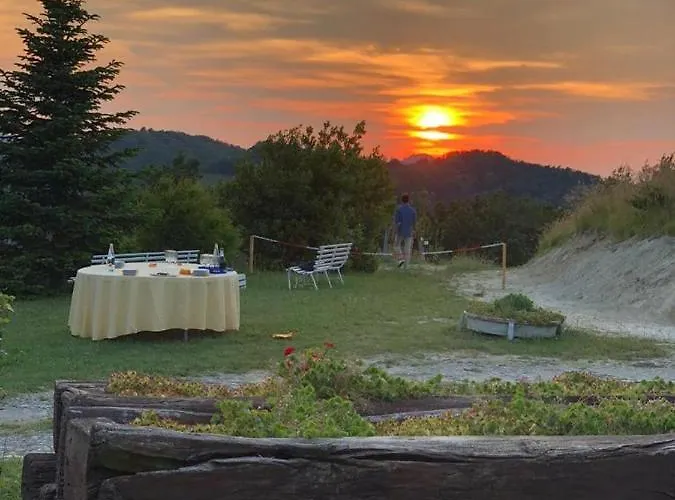 Agriturismo La Collina Del Sole Alloggio per agriturismo Varano Marchesi