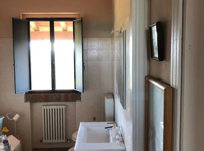 Agriturismo La Collina Del Sole Alloggio per agriturismo Varano Marchesi